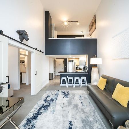 Modern Downtown Top Floor Penthouse With Bay Views Сіетл Екстер'єр фото