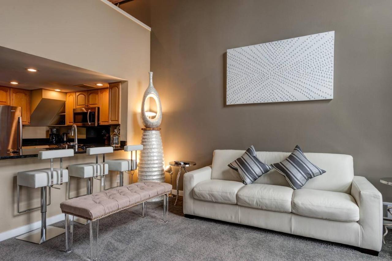 Modern Downtown Top Floor Penthouse With Bay Views Сіетл Екстер'єр фото