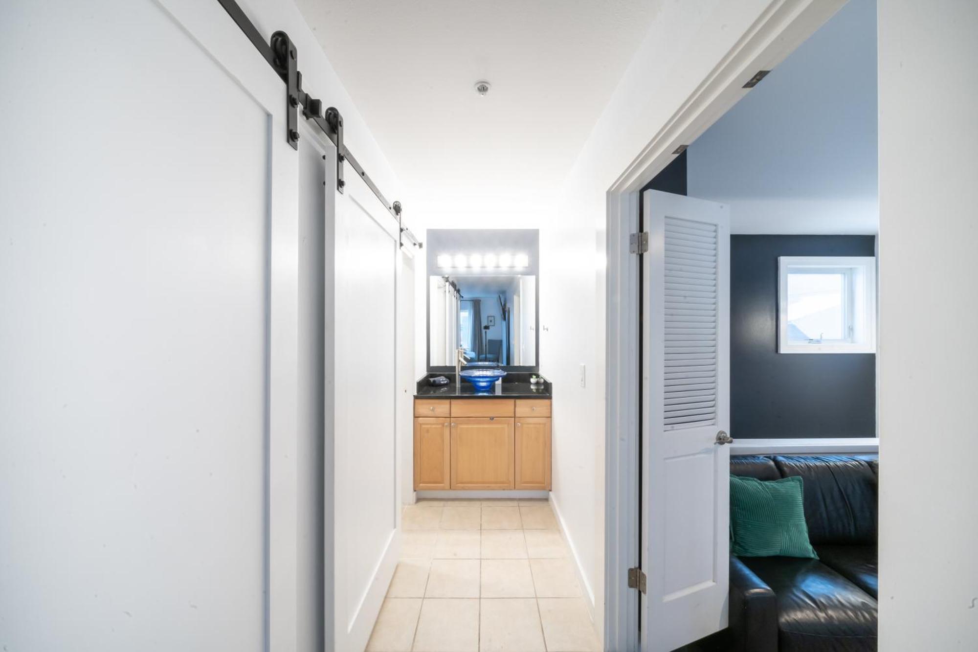 Modern Downtown Top Floor Penthouse With Bay Views Сіетл Екстер'єр фото
