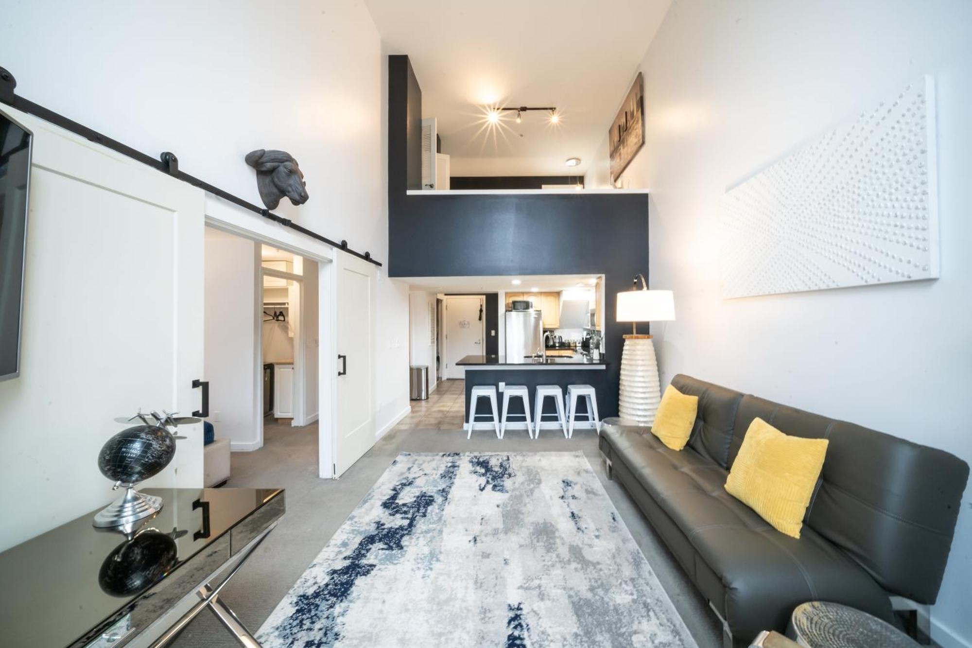 Modern Downtown Top Floor Penthouse With Bay Views Сіетл Екстер'єр фото
